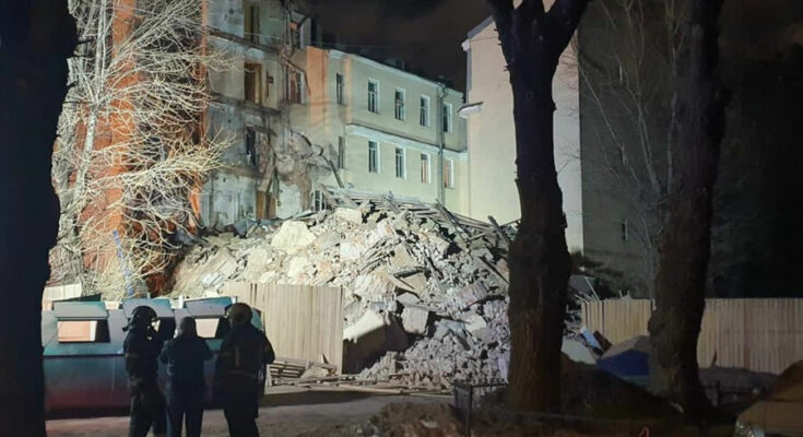 В центре Петербурга рухнул жилой дом